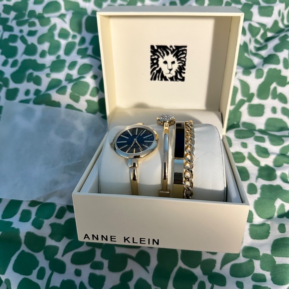Anne Klein Gold/Black Watch + 3 Bracelet Set NIB 🎁 Perfect Gift - Picture 2 of 10